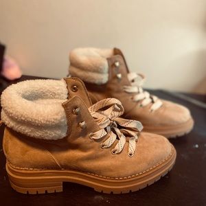 Women’s size 9 boots - no tags never worn